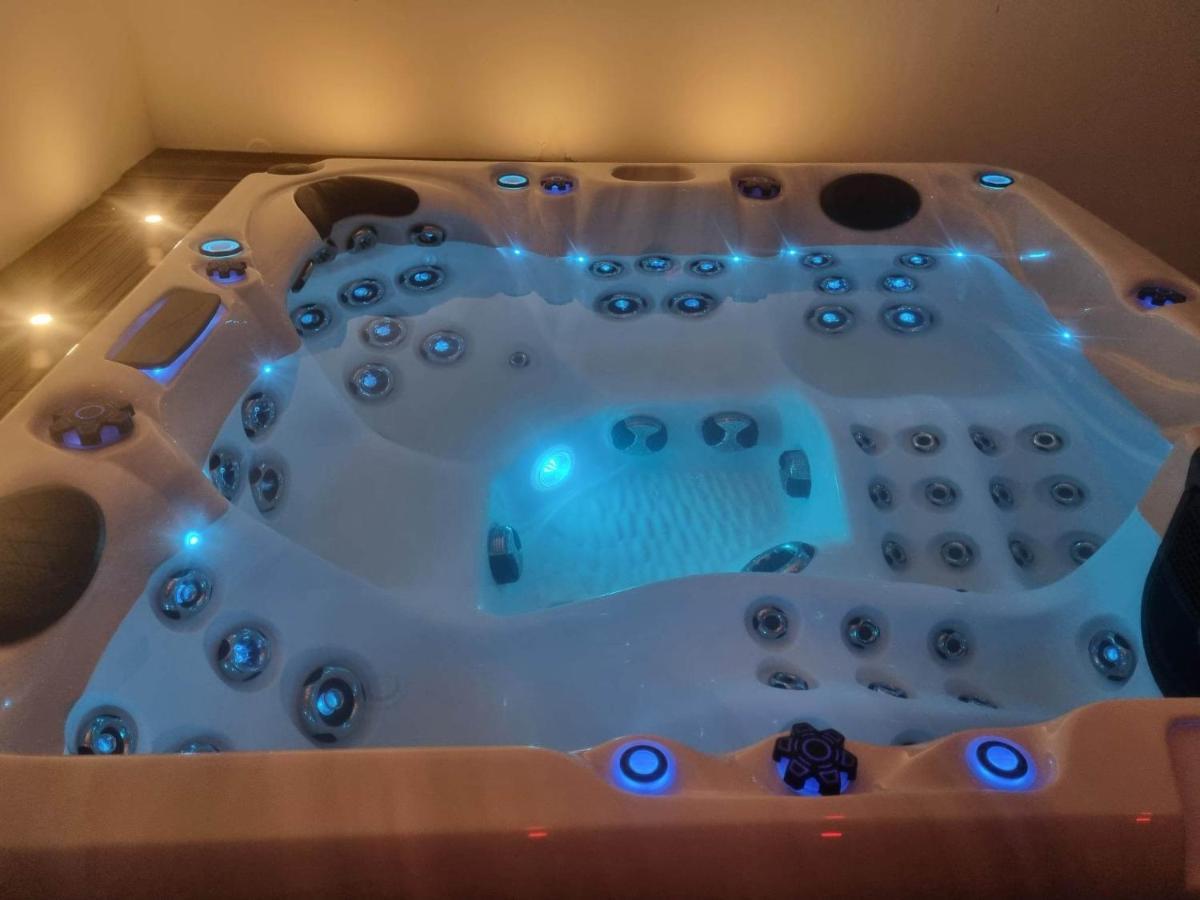 Villa Avec Piscine, Jacuzzi Et Vue Imprenable ! Herry Luaran gambar